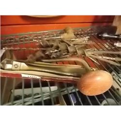 LOT OF VINTAGE DRILL BITS