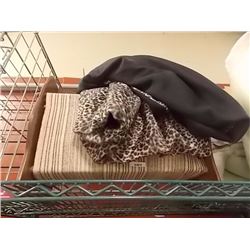 MAGAZINE HOLDER WITH BLANKET