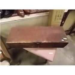 VINTAGE WOOD BOX WITH CLASP