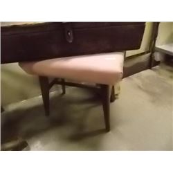 UPHOLSTERED STOOL - PINK