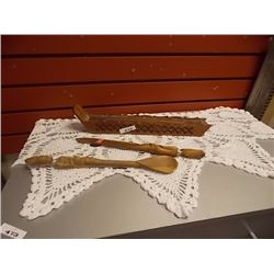 HAND CARVED INSENT HOLDER & 2 CARVED SPOONS