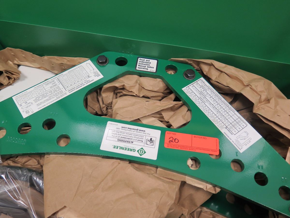 Greenlee 880 Hydraulic Bender 1/2" to 2" and Accessories, Case