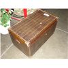 Image 1 : WOODEN TRUNK