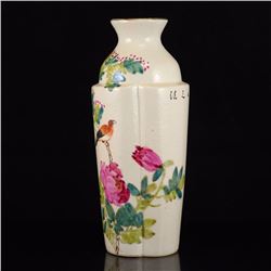 Superb Hand-painted Chinese Famille Rose Porcelain Vase