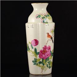 Superb Hand-painted Chinese Famille Rose Porcelain Vase