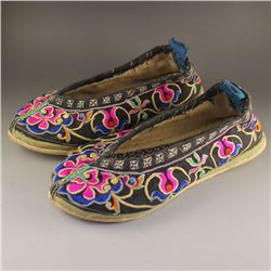 Chinese Qing Dynasty Hand Embroidery Madam Shoes