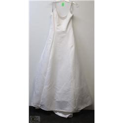 SIZE 8 NEW ALFRED ANGELO WEDDING GOWN