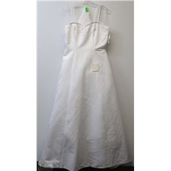 SIZE 14 NEW WEDDING GOWN WITH LARGE TRAIN