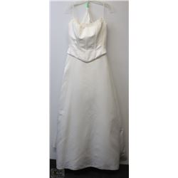 SIZE 6 NEW WEDDING GOWN WITH TRAIN, BEADED TOP