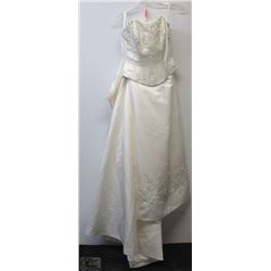 SIZE 8 NEW 2PC WEDDING GOWN, BEADED TOP WITH
