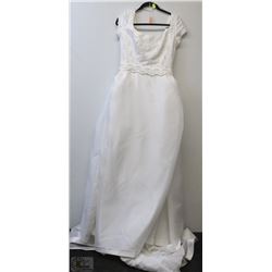 SIZE 10 NEW BEADED WASTE QUARTER SLEEVE WEDDING