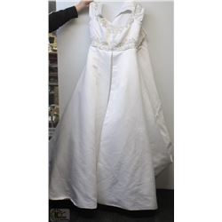 SIZE 6 NEW EMBROIDERED THROUGHOUT WEDDING