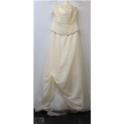 SIZE 8 NEW  RUFFLED TOP WEDDING GOWN W/ TRAIN