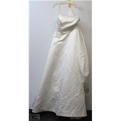 SIZE 8 NEW STRAPLESS BEADED TOP WEDDING GOWN