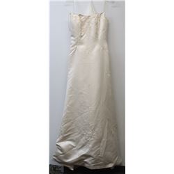 SIZE 8 NEW IVORY WEDDING GOWN W/ TRAIN