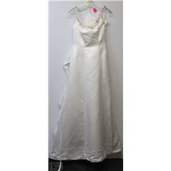 SIZE 8 NEW SATIN WEDDING GOWN WITH TRAIN
