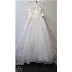 SIZE 10 NEW EMBROIDERED/BEADED WEDDING GOWN
