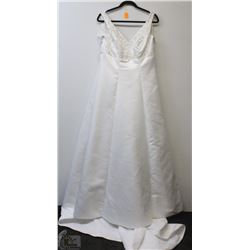 SIZE 14 NEW WEDDING GOWN