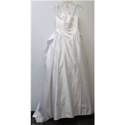 SIZE 8 NEW WHITE WEDDING GOWN WITH TRAIN