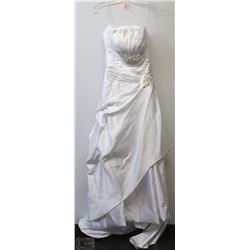 SIZE 8 NEW WEDDING GOWN WITH SWAROVSKI CRYSTALS