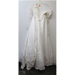 SIZE 16 NEW FULL LACE EMBROIDERED SLEEVES/TOP