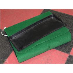 GOLF PRACTICE PUTTING GREEN