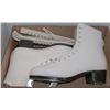 Image 1 : CCM PIROUETTE LADIES FIGURE SKATES