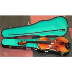 LARKES INTRODUCTORY VIOLIN NEW STRINGS / BRIDGE