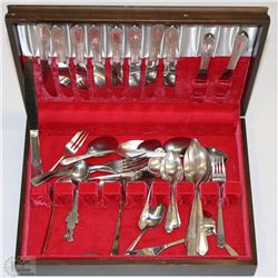 ESTATE FLATWARE SET IN BOX