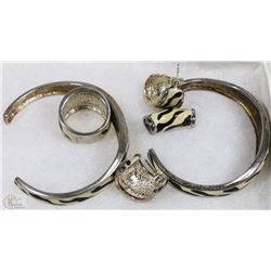 BOX WITH ASSORTED .925 STAMPED MATCHING JEWELLERY