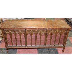 1960'S SILVERTONE RADIO/PHONOGRAPH IN CABINET