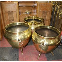 3 LARGE BRASS PLANTER AND LAMP SET