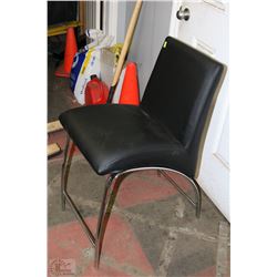 CHROME AND LEATHERETTE SIDECHAIR