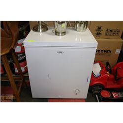 MASTER CHEF CHEST FREEZER (INK STAINS ON FRONT)