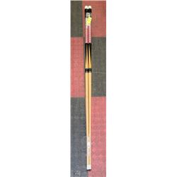 SET OF TWO 2-PC POOL CUES
