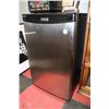 Image 1 : DANBY DESIGNER ENERGY STAR BAR FRIDGE -