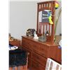 Image 1 : BROWN 6-DRAWER DRESSER W/MIRROR &