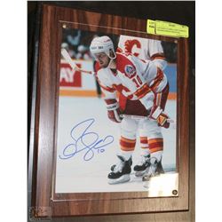 CALGARY FLAMES GARY ROBERTS FRAMED PHOTO WITH COA