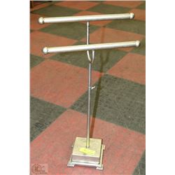 SHOWHOME METAL TOWEL HOLDER