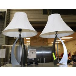 GREY METAL LAMP SET WITH WHITE SHADES