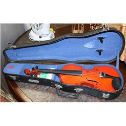 VINTAGE SKYLARK VIOLIN IN ORIGINAL CASE