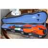 Image 1 : VINTAGE SKYLARK VIOLIN IN ORIGINAL CASE