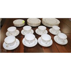 40 PC ROYAL DOULTON RONDO CHINA SET