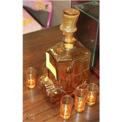 VINTAGE PLANTERS PEANUT DECANTER WITH 6 GLASSES