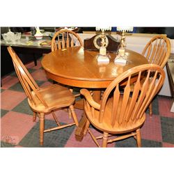 OAK ROUND KITCHEN TABLE WITH 4 ARROWBACK CHAIRS