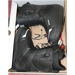 BRAND NEW BURTON SNOWBOARD BOOTS SIZE 8 MENS