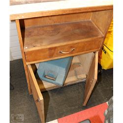 HOMEMADE TABLE WITH BLACK AND DECKER ROUTER