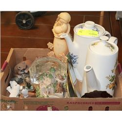 TRAY OF COLLECTIBLES INCL ANIMAL FIGURINES
