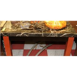 KITCHEN TABLE ON CHOICE: FAUX MARBLE