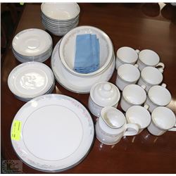 1986 ROYAL DOULTON PARK LANE DISH SET